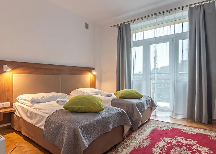 לינה וארוחת בוקר Bozy Dar 3*