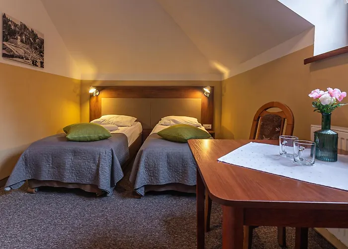 לינה וארוחת בוקר Bozy Dar 3*