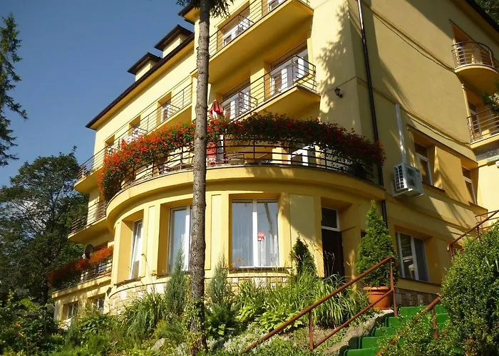 לינה וארוחת בוקר Bozy Dar 3*