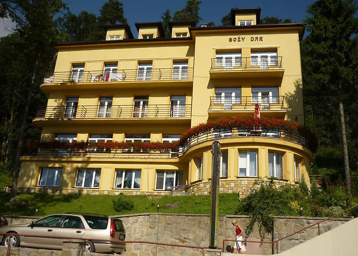 לינה וארוחת בוקר Bozy Dar 3*